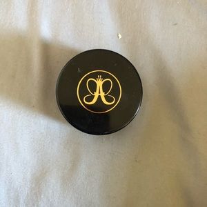 Dark brown Anastasia dip brow